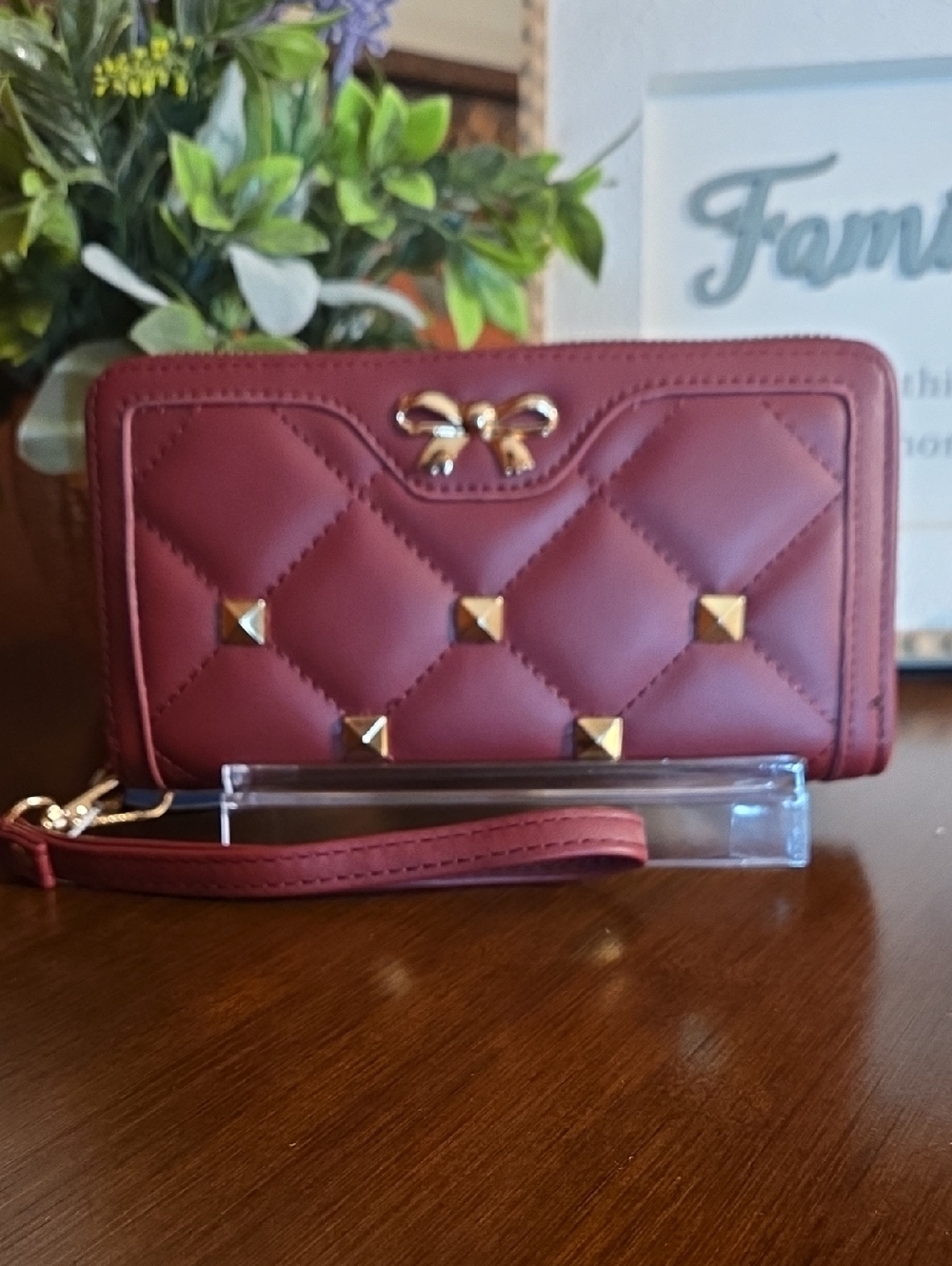 Chic Unlimited Quilted Bow Wristlet Wallet NWT